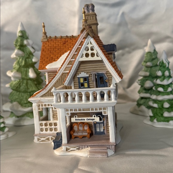 Department 56 Bobwhite Cottage village house RETIRED - Picture 2 of 4
